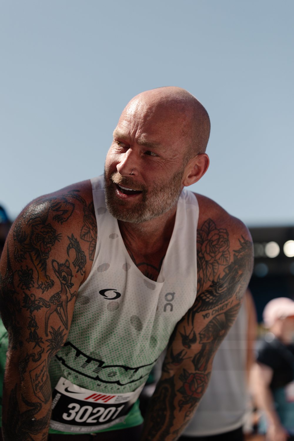 Melbourne Marathon, a tattooed runner in the thick of the race